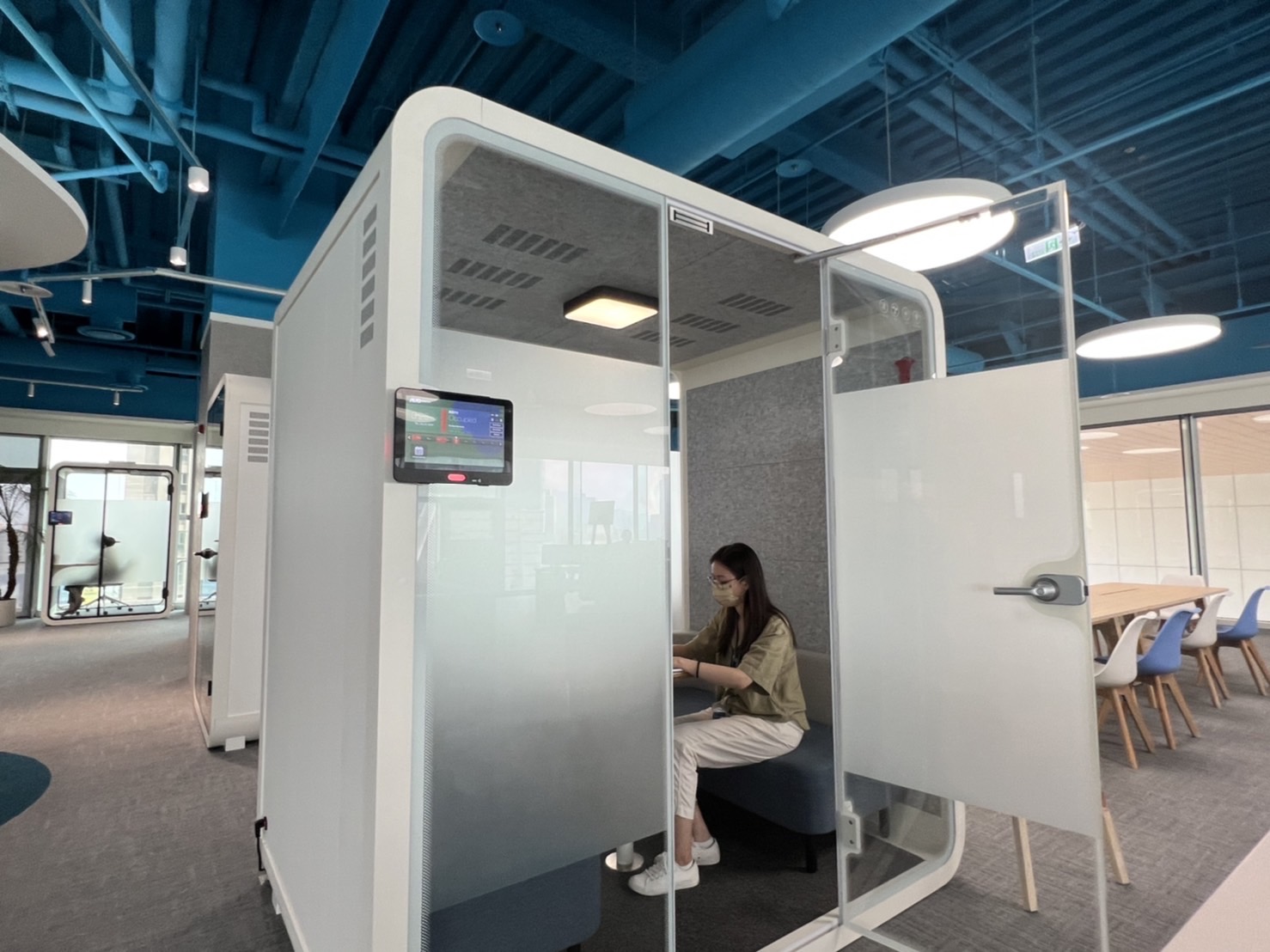 G22恒峰高雄據點的智慧行動辦公艙，展現G22恒峰在面板以外的研發應用軟實力